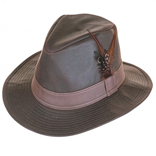 Sombrero encerado con cinta de polipiel y pluma